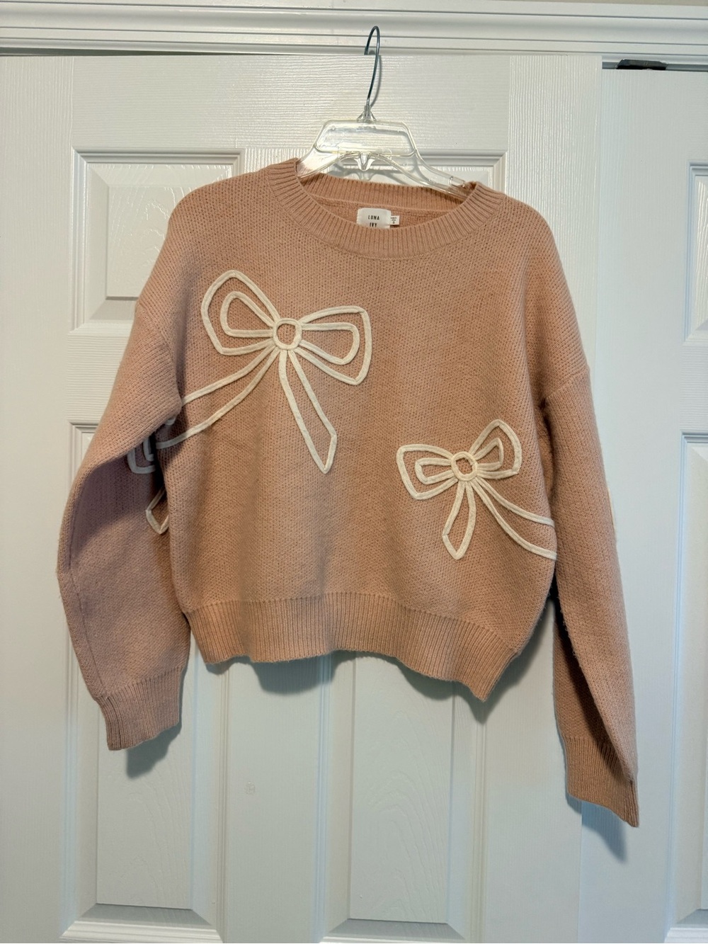 Luna Ivy Bow-Applique Crewneck Sweater in Blush